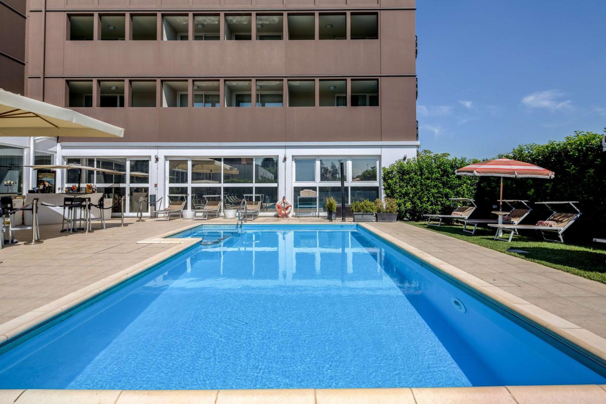 Best Western Plus Hotel Farnese ปาร์มา ภายนอก รูปภาพ